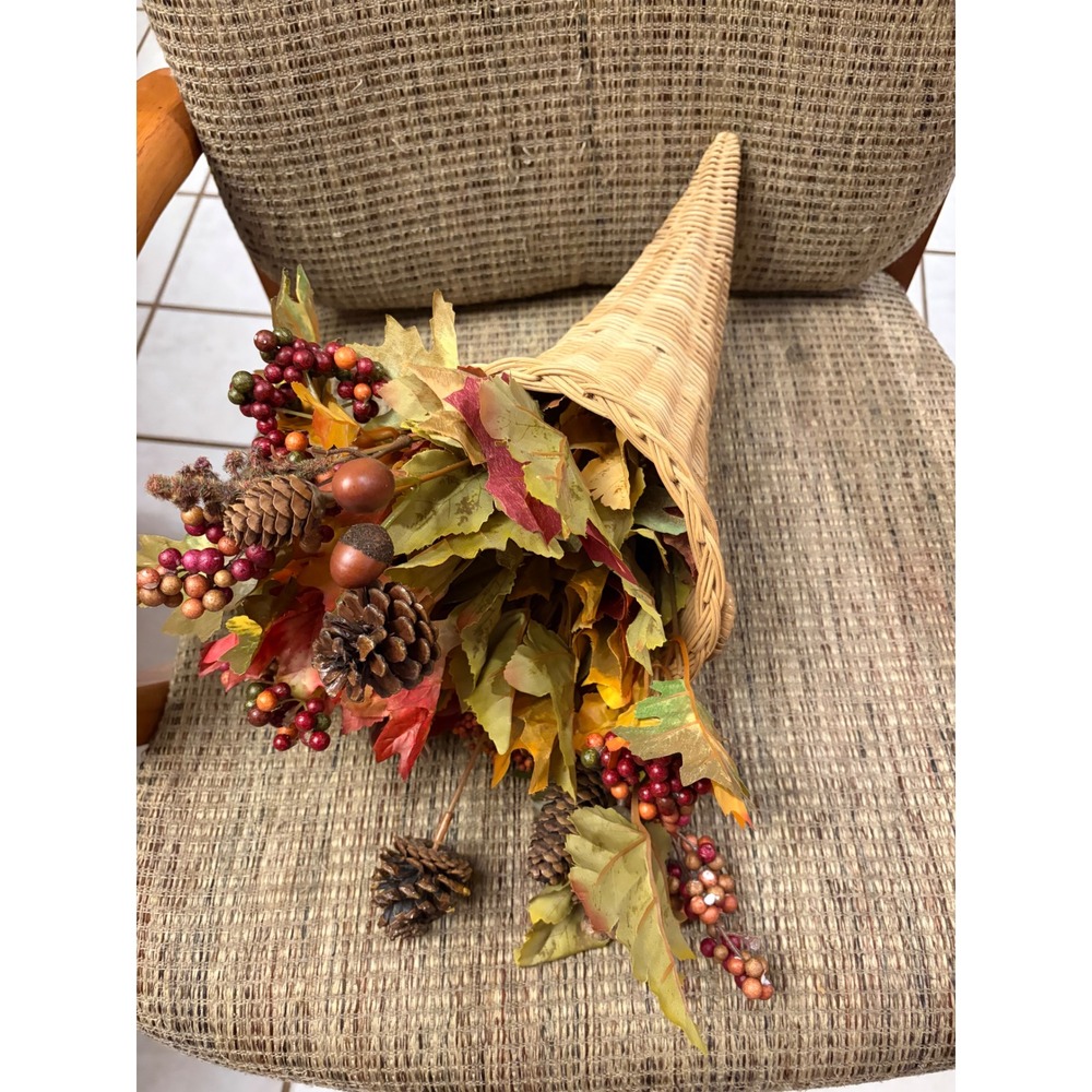 VTG Wicker Cornucopia Thanksgiving Centerpiece Fall Foliage Pinecones 15in